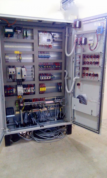 Lợi ích khi chọn tủ điện công nghiệp giá rẻ đúng cách