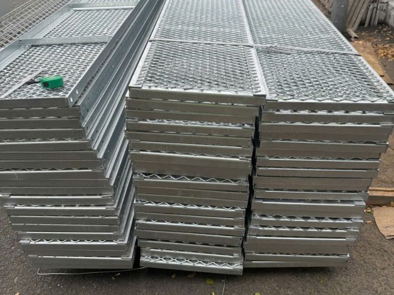 Cấu tạo của sàn thao tác solar dạng lưới