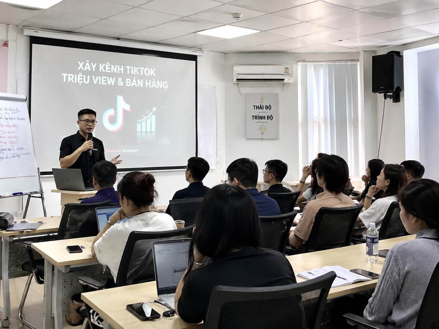 Chi phí khóa học TikTok Shop hiện nay là bao nhiêu?